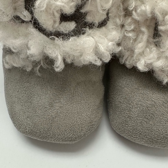 Baby UGG booties Size 2/3 - Picture 10 of 11